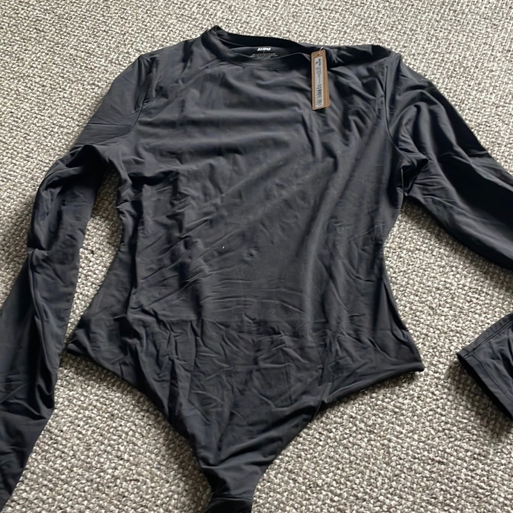 SKIMS NWT fits everybody thong bodysuit Sz L